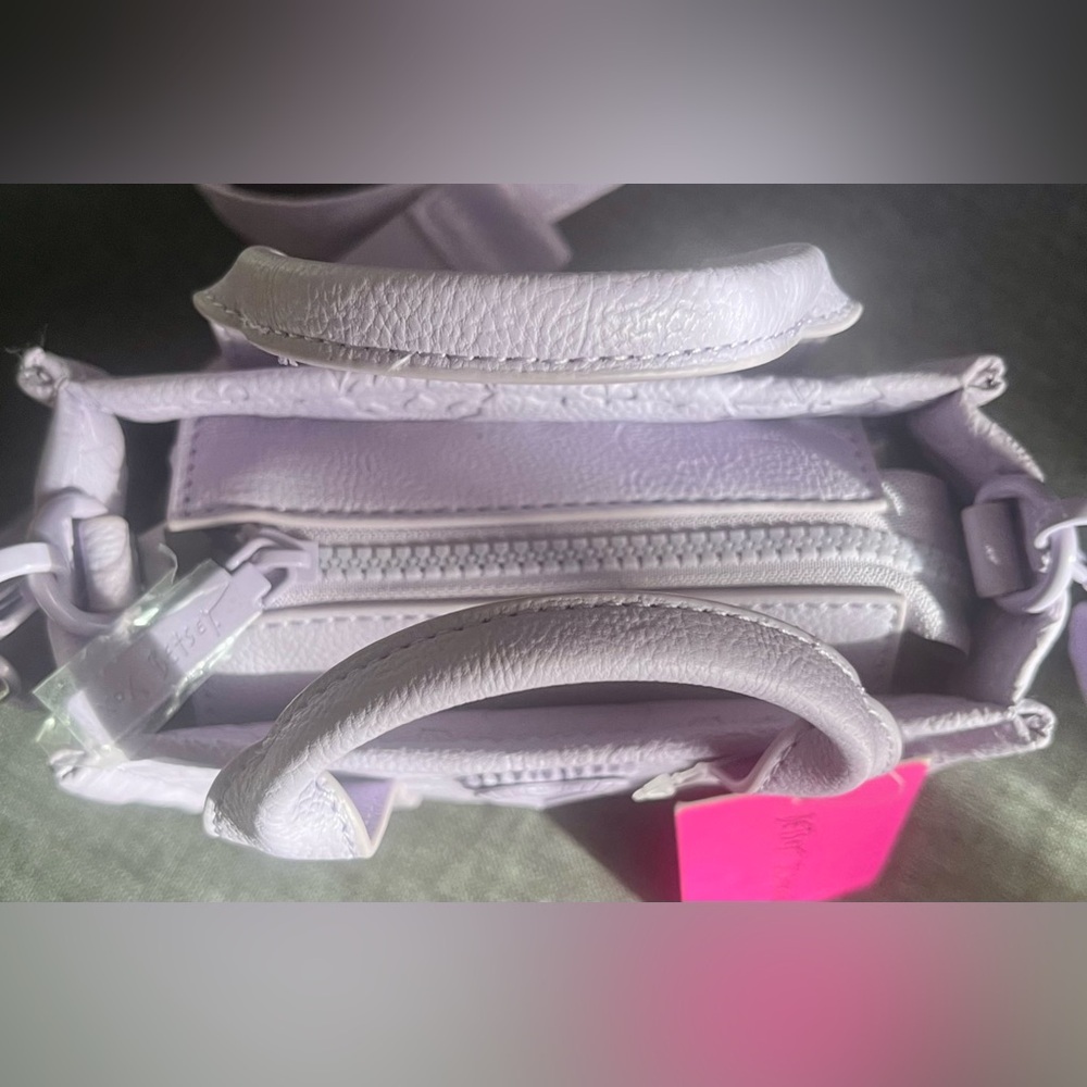 NWT BETSEY JOHNSON LAVENDER BAG! SKULLS  & METAL 💜 EMBOSSED! SO ADORABLE! - Picture 3 of 7